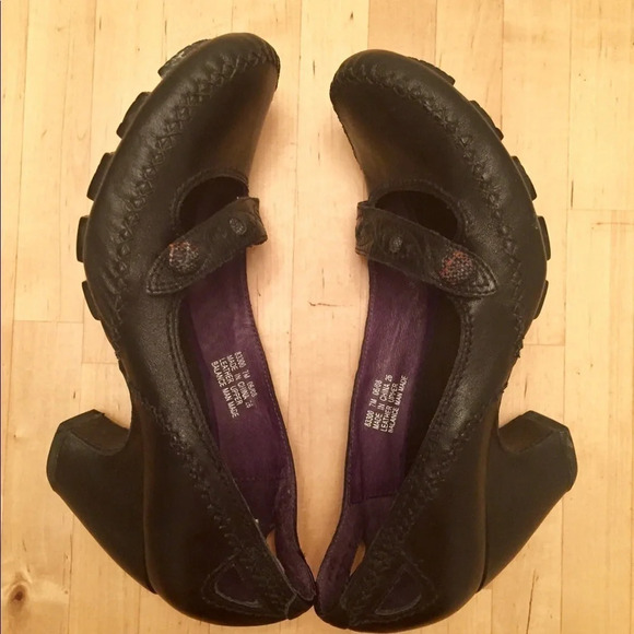 Cute, Classy, Vintage-looking Black  Heels from Naturalizer - Picture 7 of 16